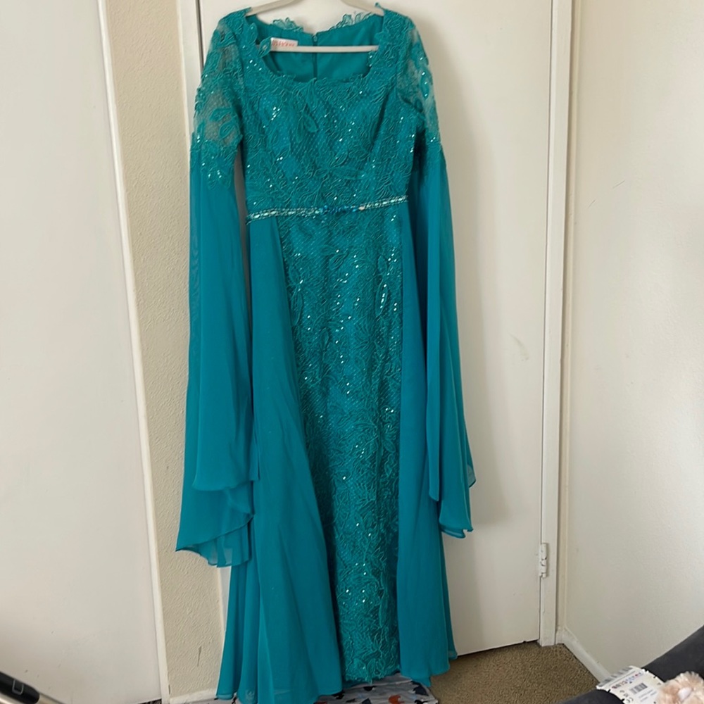 Long sleeves dress!